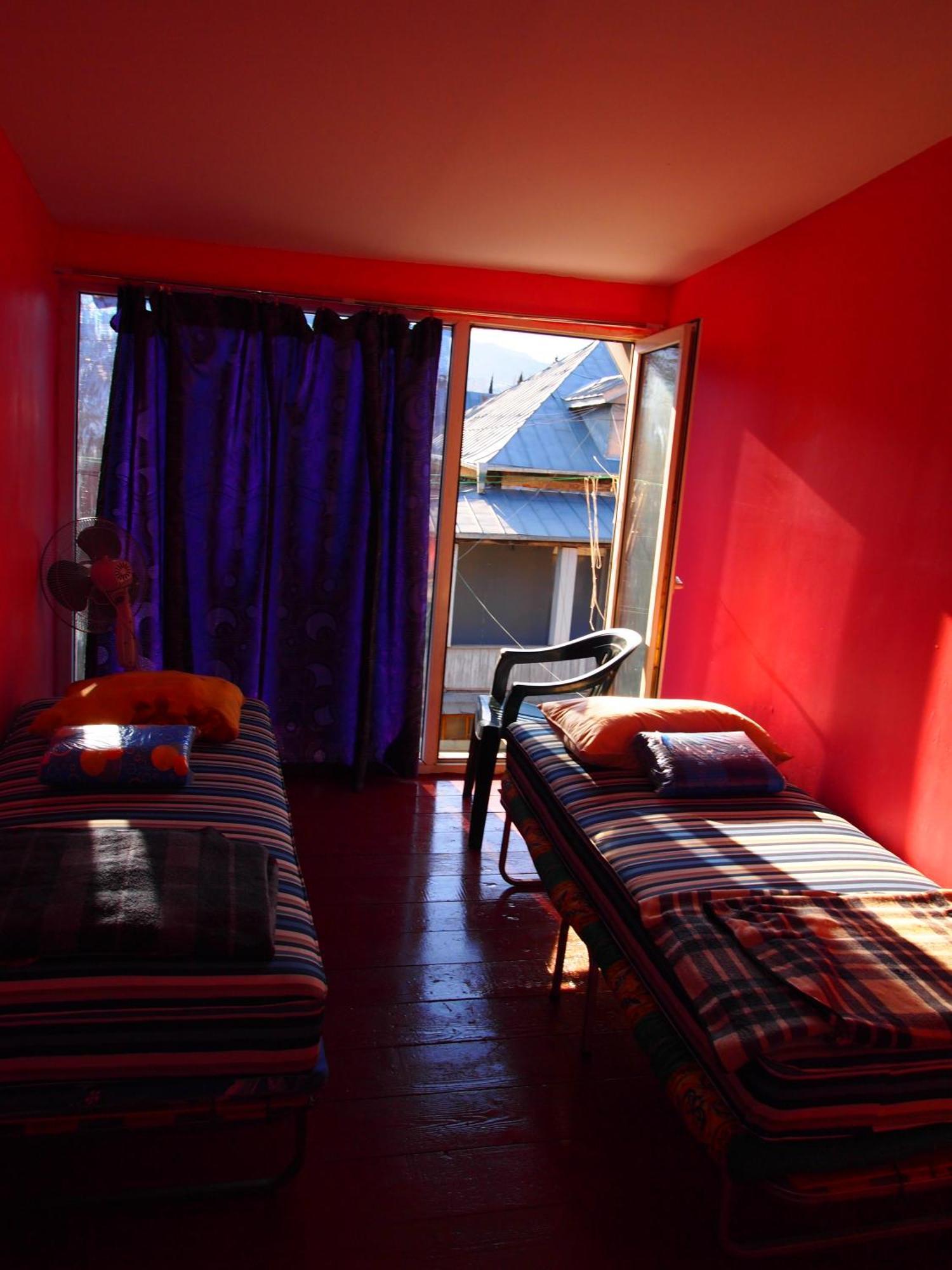 Green Stairs Guest House Tbilisi Bilik gambar