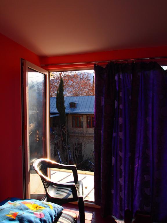 Green Stairs Guest House Tbilisi Bilik gambar